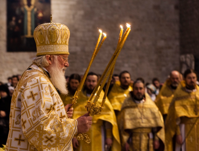19 dicembre 2012, celebrazioni di San Nicola secondo il rito ortodosso nella Basilica di Bari. https://fotografiainpuglia.org/2013/03/17/verso-est/