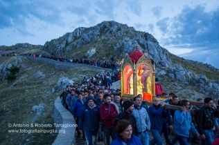 La processione che scende dal Sacromonte all'alba dellla domenica 6 settembre.