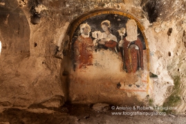 La Chiesa rupestre di San Nicola all'Ofra. Gli affreschi sono ottocentesch