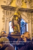 Pignola (PZ) uscita della statua di Sant'Antonio Abate la vigilia della festa, per la benedizione del fuoco