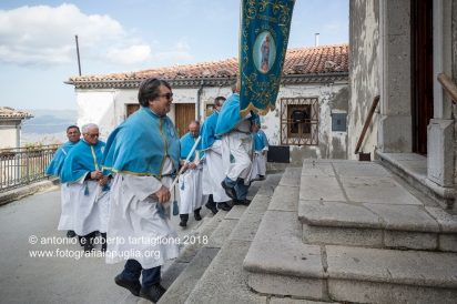 Rapone (PZ) La Confraternita del Rosario entra nella Chiesa di Santa Maria ad Nives