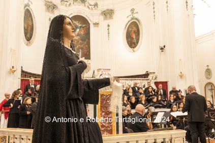 Montescaglioso (MT) le "Cantilene" nella Chiesa Madre la sera del Venerdì Santo.