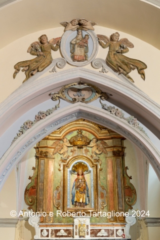 Oppido Lucano (PZ), Santuario della Madonna del Belvedere. L'altare con la statua trecentesca.